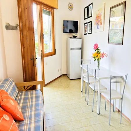 Charming Two-bedroom With Private Garden Appartement Bibione
