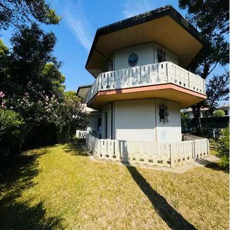 Charming Two-bedroom With Private Garden *
