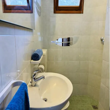Charming Two-bedroom With Private Garden Appartement