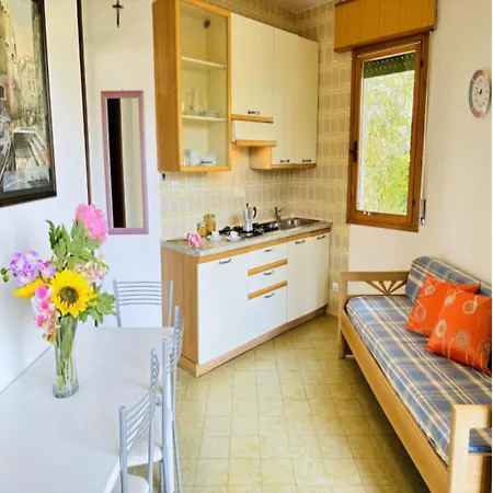 Appartement Charming Two-bedroom With Private Garden